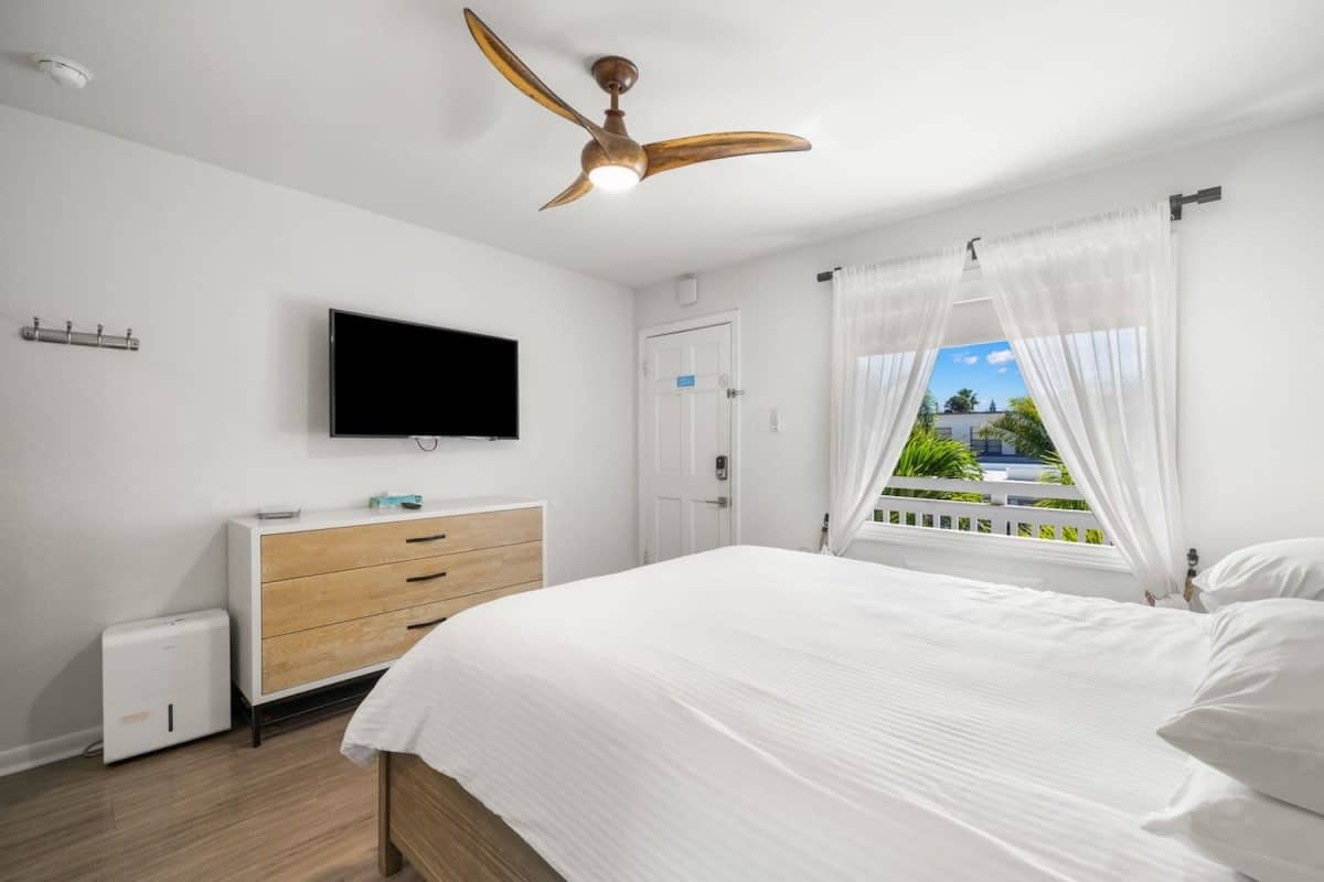 NEW! South Petite Room | Steps to the Beach!