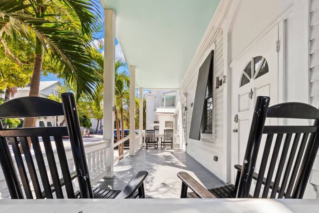 The Mesa House - One block from Duval St