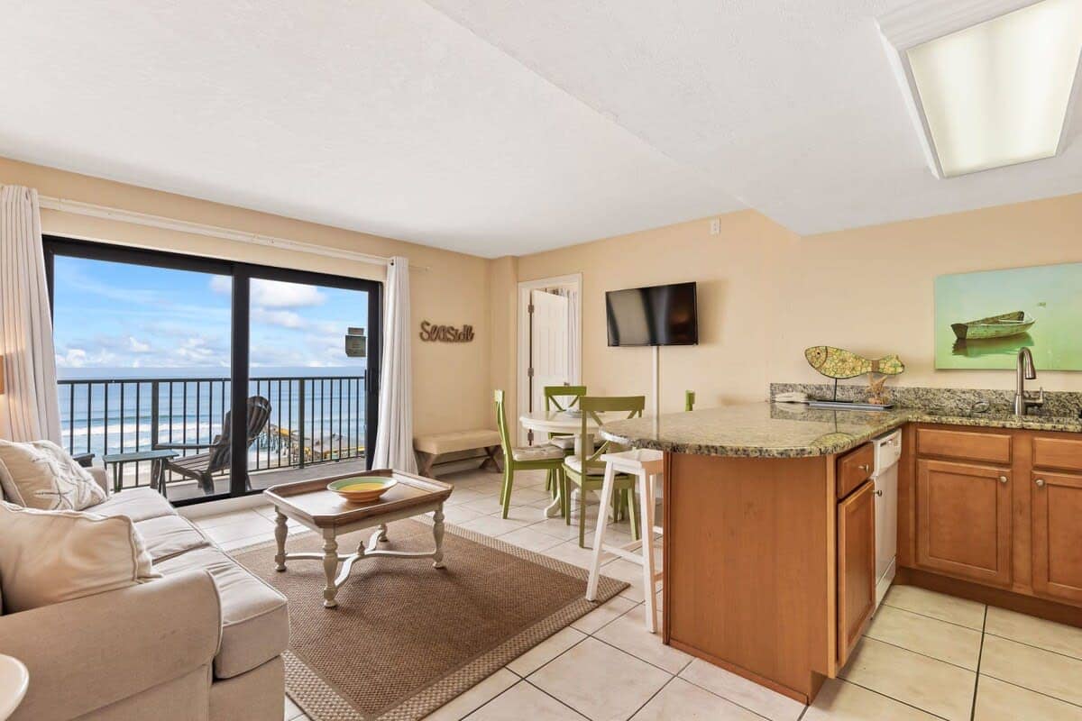 Ocean Front Condo w/ Amazing Views, Pool & Hot Tub