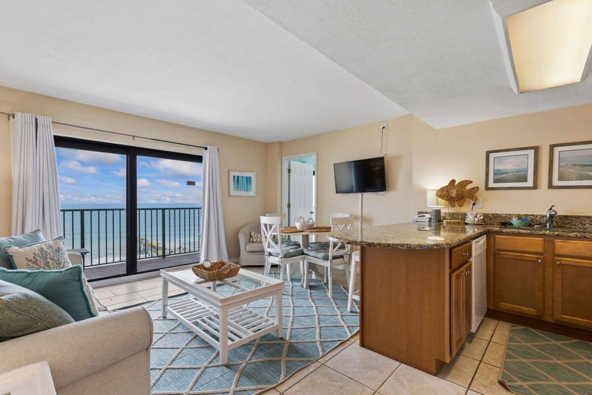Oceanfront Condo at Sunglow Resort, Pool & Hot Tub