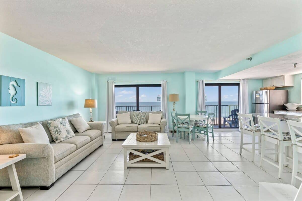Oceanfront Penthouse! Pool, Hot Tub, Beach Access