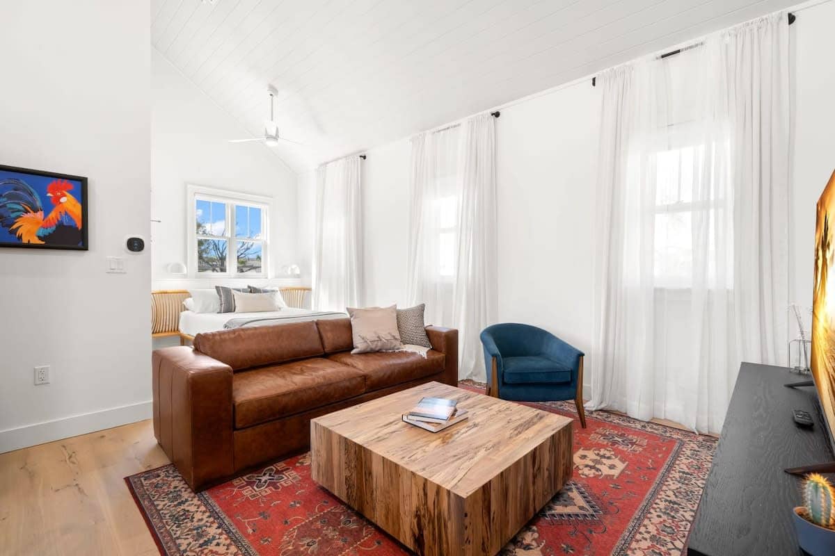 Casa Romeo | Gorgeous Ybor Apt, Steps to 7th Ave