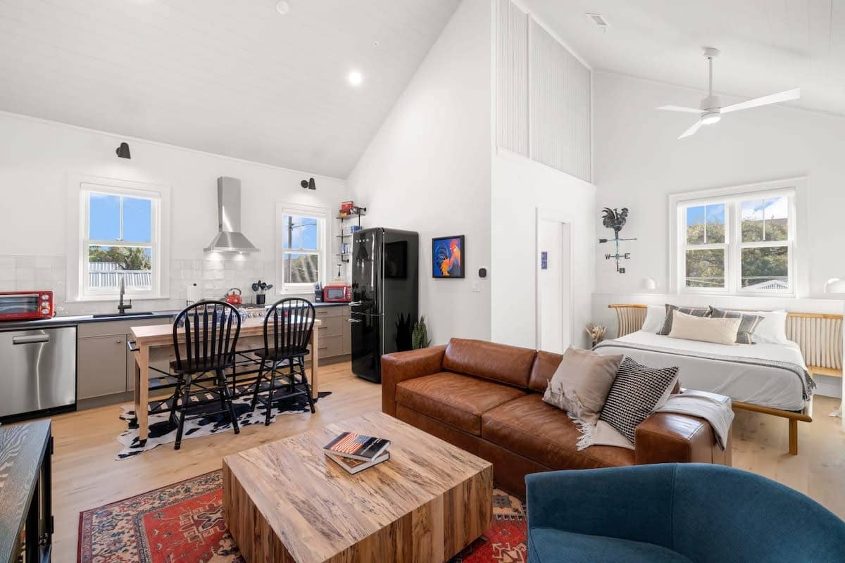 Casa Romeo | Gorgeous Ybor Apt, Steps to 7th Ave