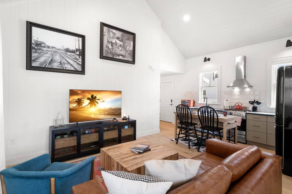 Casa Romeo | Gorgeous Ybor Apt, Steps to 7th Ave