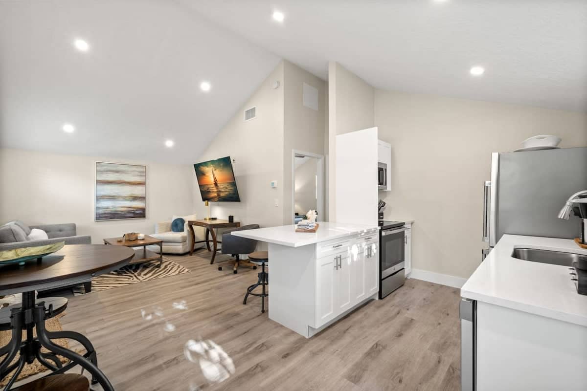 SoHo Suite by Brightwild | Steps to SoHo!