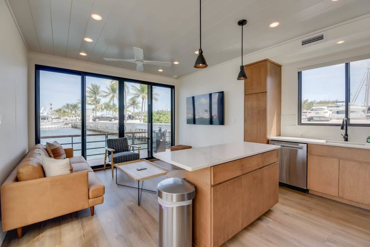Waterfront & Heated Pool - Away Awai Floating Villa