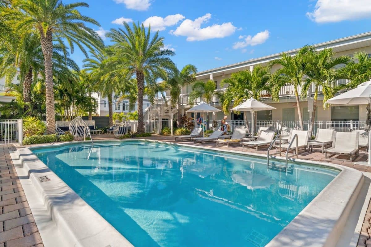 The Cabana Suite | Steps to the Beach!