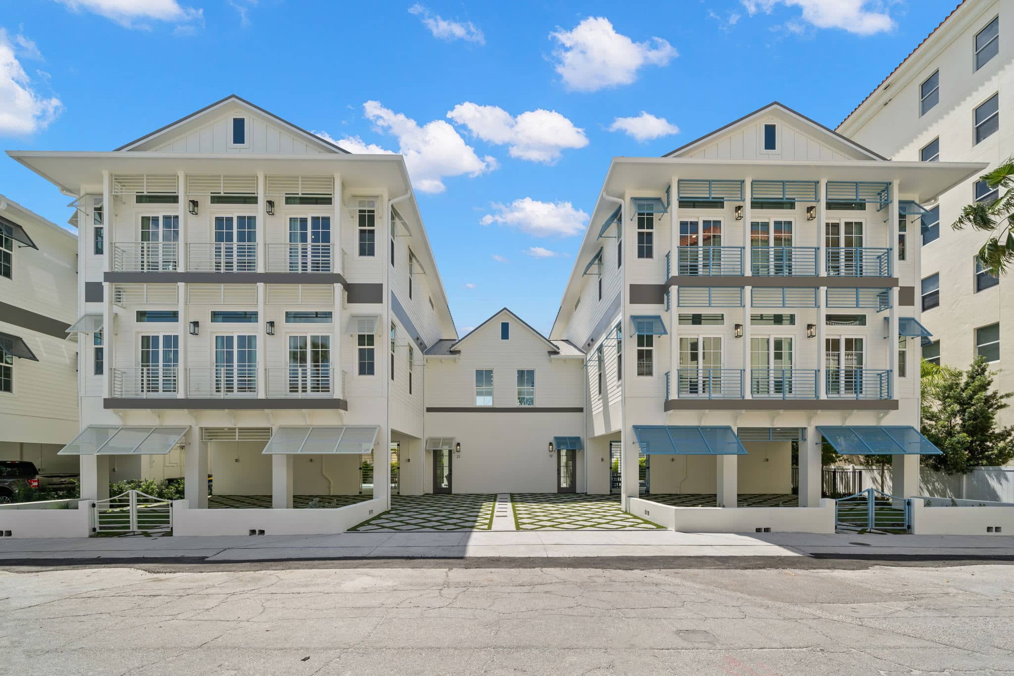 Akoya House and Pearl House - 2 Luxury Homes