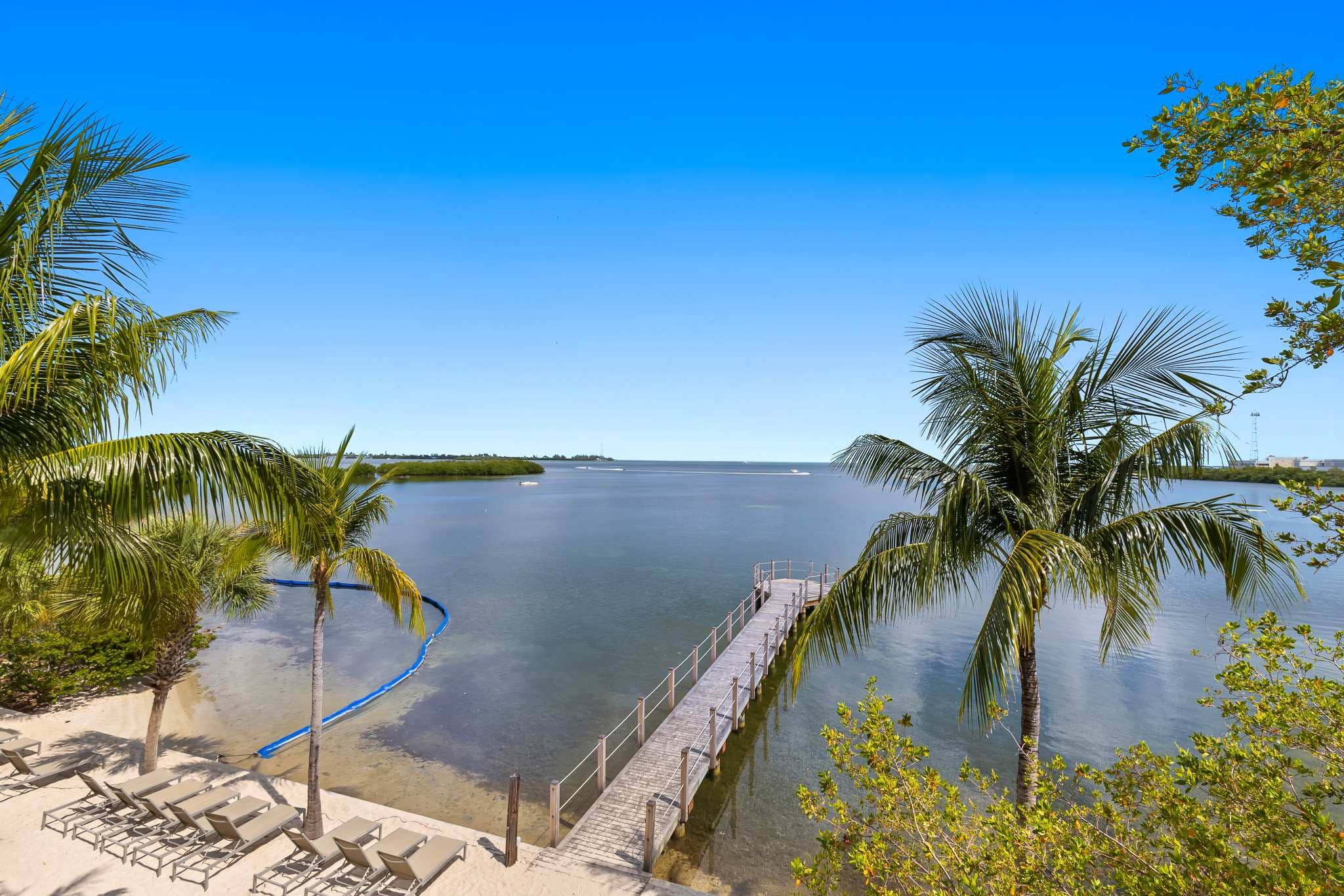 Ocean Front Suite | Beachside Resort