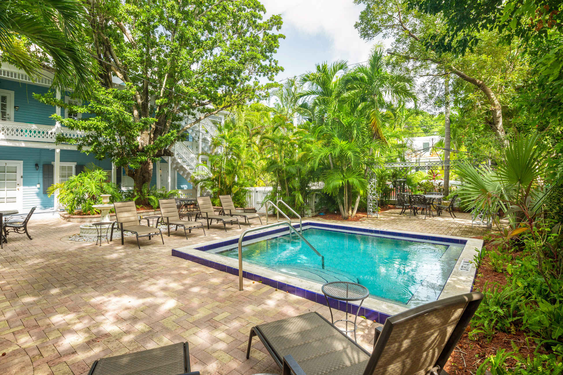 Sky Loft - Steps from Duval Street & Shared Pool