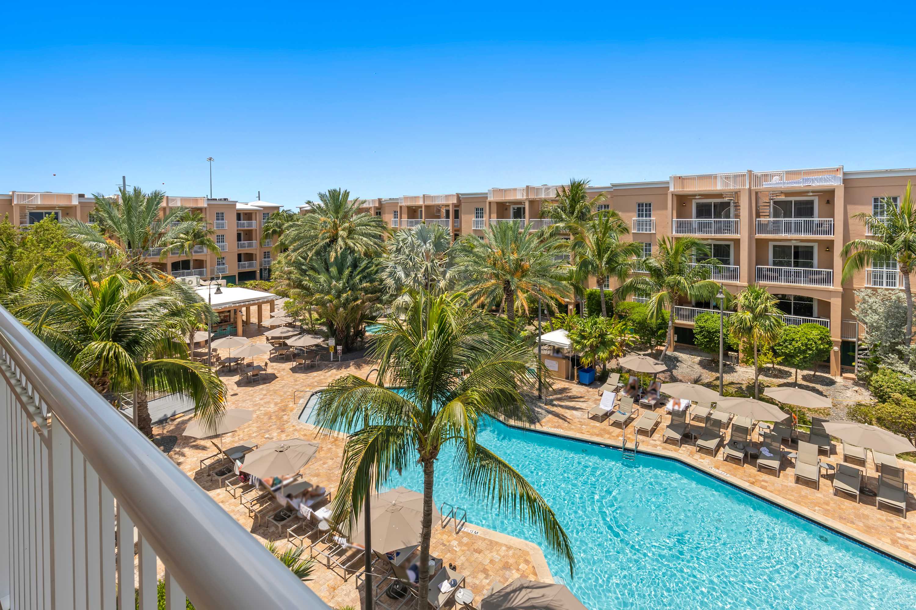 Pool View Suite | Beachside Resort