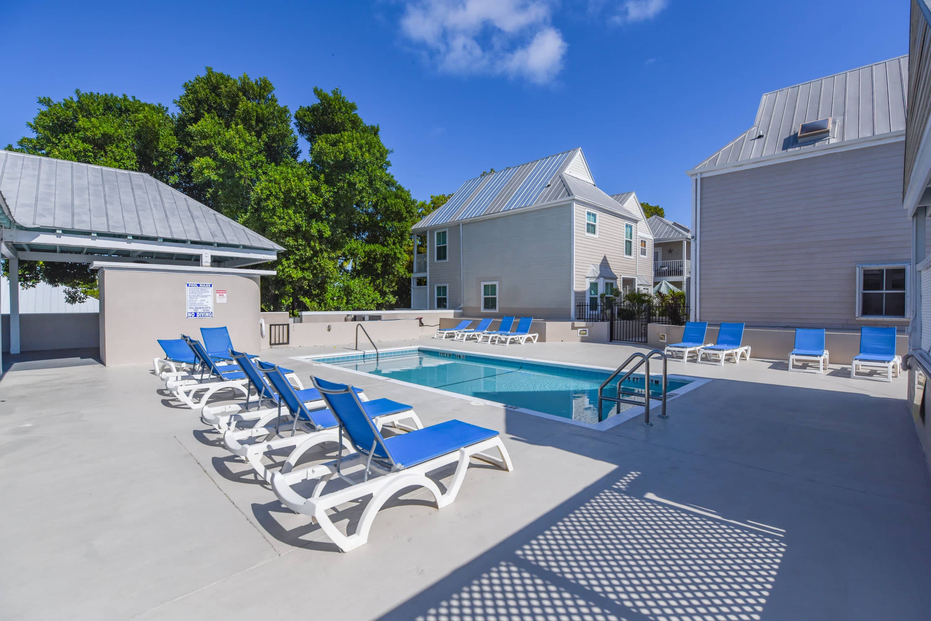 Heated Rooftop Pool, Gated Parking - Casa Caribe